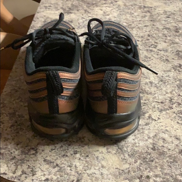 Air Max - Picture 3 of 4